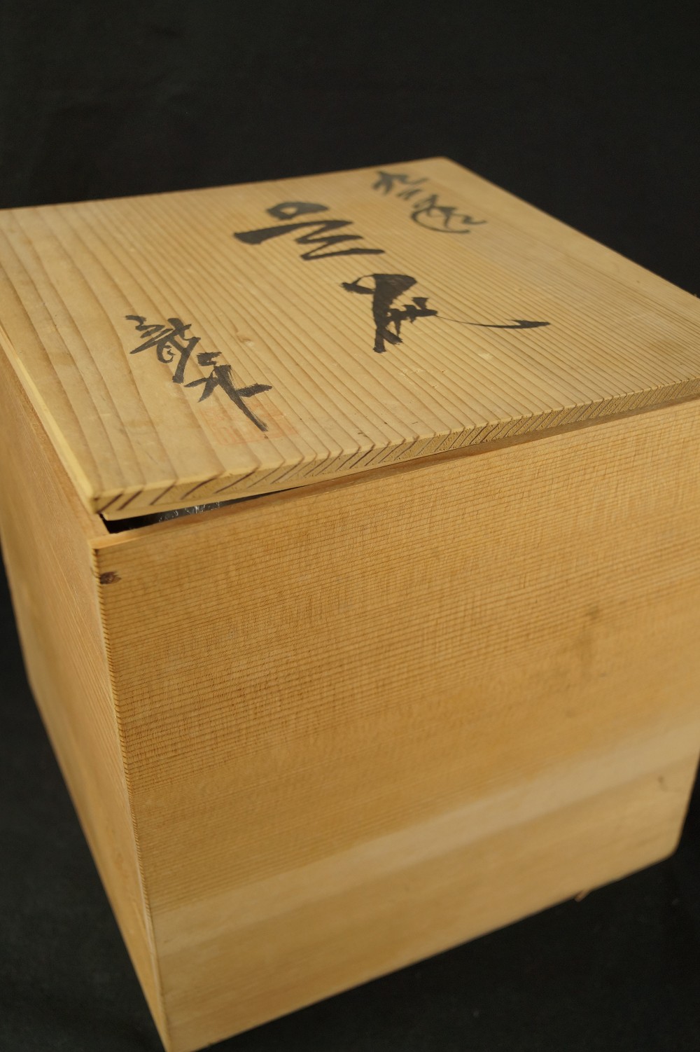 Birds peonies vase storage box close-up
