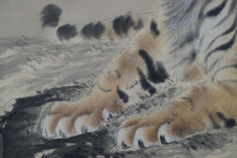 Close-up of the paws and claws of the tiger in the hanging scroll Tiger on Rocks