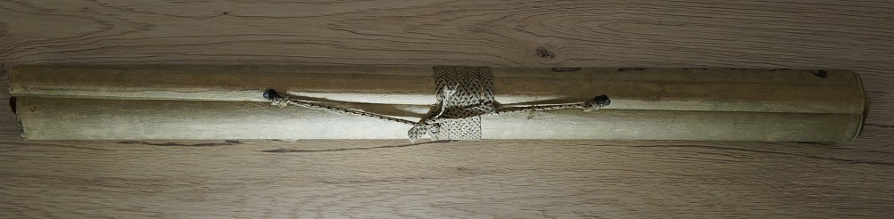 Wasserfall Rollbild Kakemono zusammengerollt