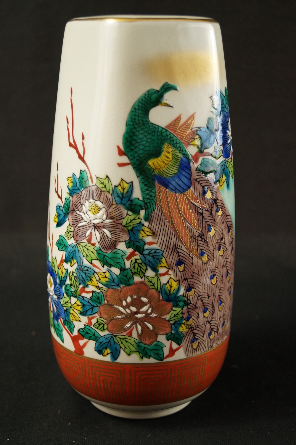 Pfingstrosen - japanische handgearbeitete Vase aus Kutani Porzellan
