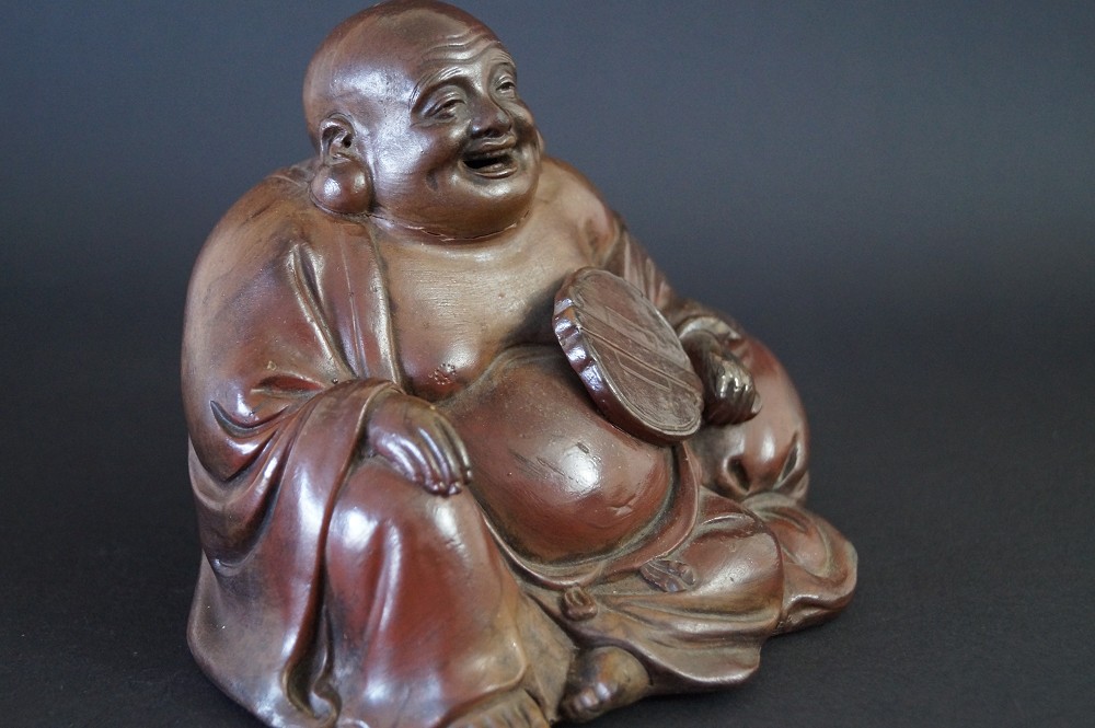 Japanische Hotei Figur aus Bizen Keramik