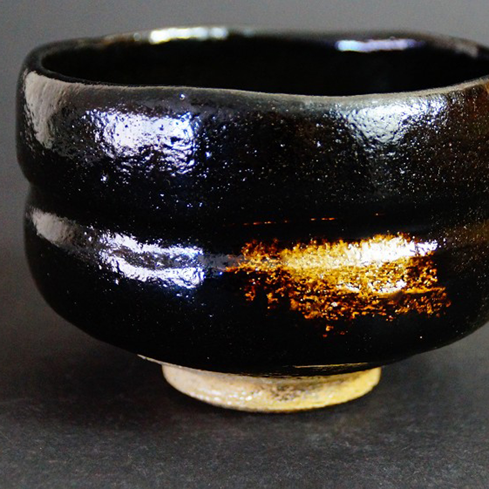 Chawan tea bowl made of Raku ware by Shoraku Sasaki motif close-up preview