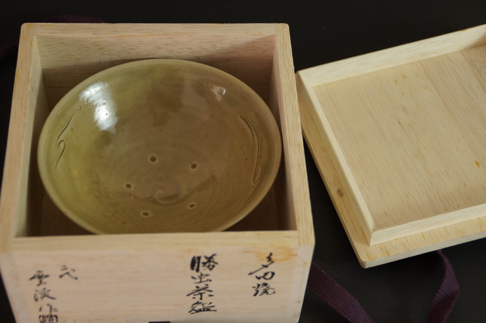 Chawan in the opened storage box next to the inscribed lid