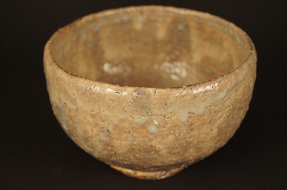 Hagi tea bowl crackle glaze front view