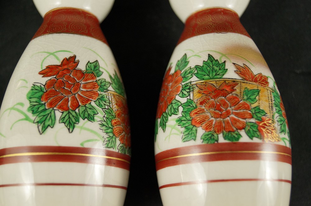 Sake Set Peony Motif Kutani Porcelain Motif Close-Up 4