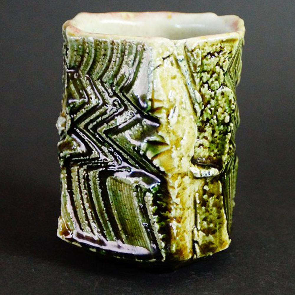 Yunomi Tea Bowl Made of Oribe Ware by Kawachi Hidetoshi Motif Close-Up Preview