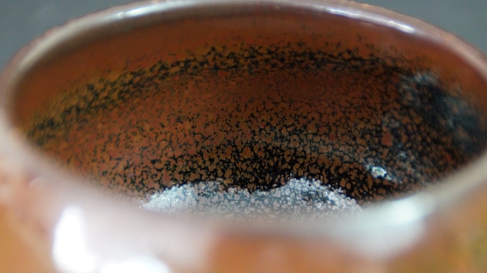 Close-up of the speckled tenmoku glaze at the inner rim of the chawan by Kurokawa Seisetsu