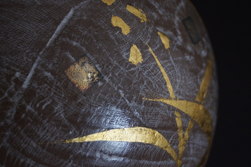 Kyo Ware Vase by Mazafumi Fujihara Gold Leaf Motif Close-Up 2