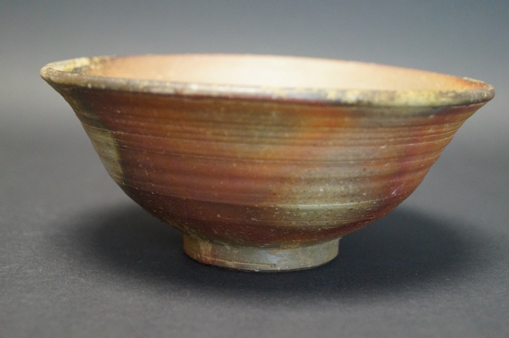 Handgetöpferte japanische Teeschale (Chawan) Bizen Keramik