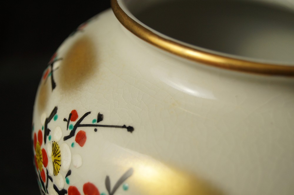 Plum blossom vase neck view close-up