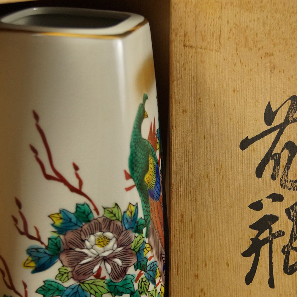 Peony Vase Motif Close-Up Preview