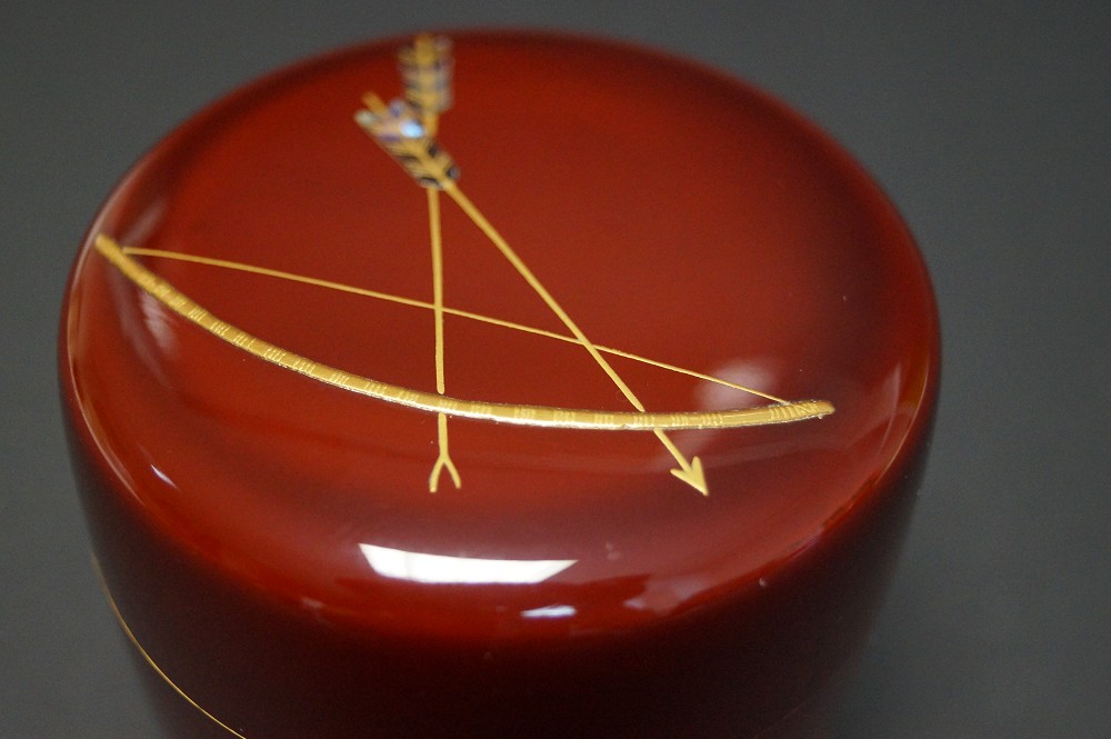 Tea caddy Makie Chu Natsume motif close-up 3