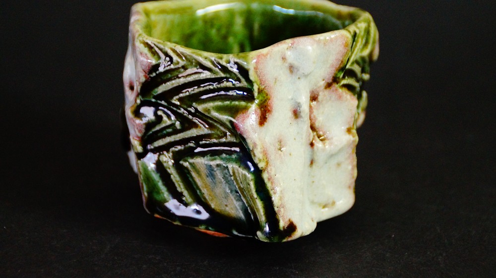 Additional Side View of the Guinomi with Green Oribe Glaze and White Contrast Field by Kawachi Hidetoshi