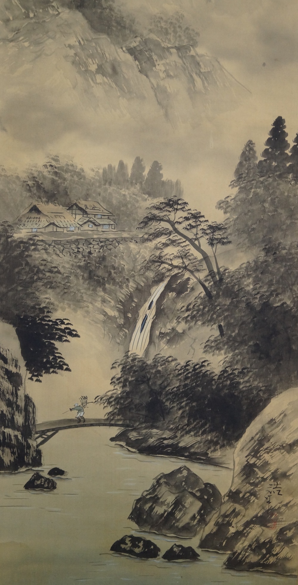 Fluss und Berge Rollbild Wasserfall-Motiv Nahaufnahme