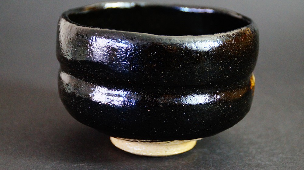 Chawan tea bowl made of Raku ware by Shoraku Sasaki side view 3