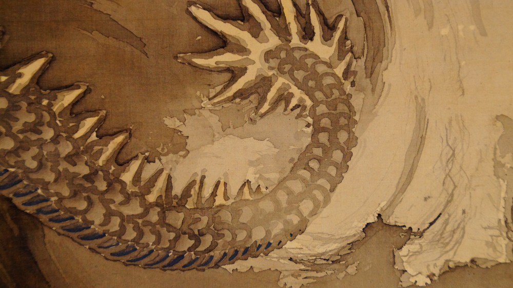 Drache in der Welle Kakemono Drachen Motiv Nahaufnahme Schuppen und Schwanz 4