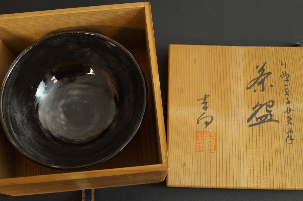 Chawan Raku Shogetsu Kikko in Storage Box