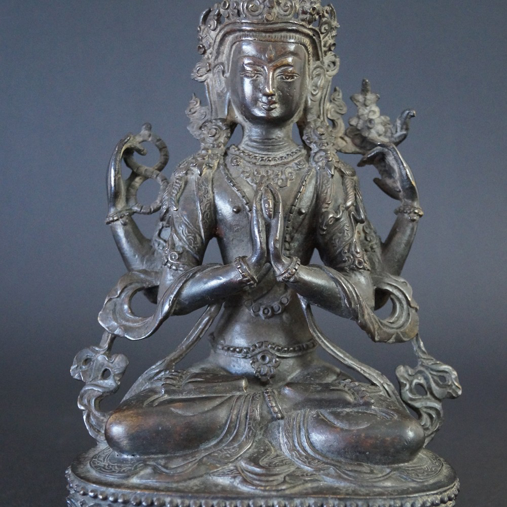 Nepalesische Buddhafigur aus Bronze Motiv Nahaufnahme Vorschau