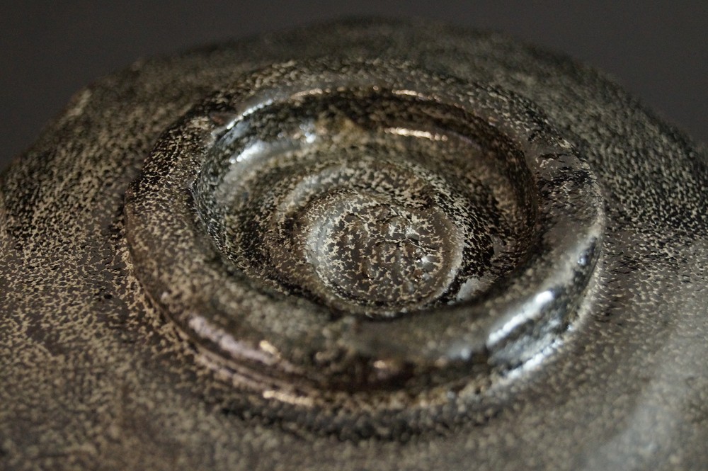 Chawan Fuji-San Motif Raku Ware by Shoraku Sasaki Base Close-Up