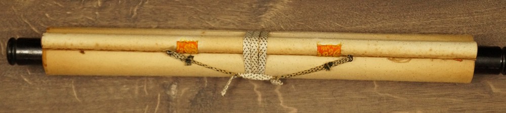 Herzsutra Kakemono zusammengerollt