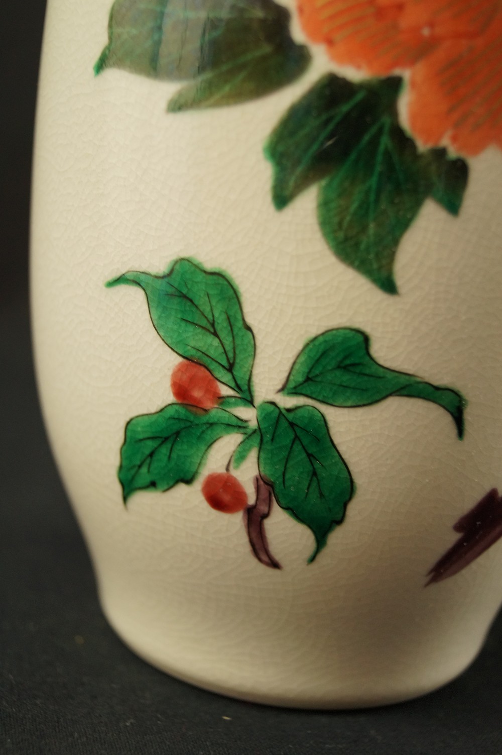 Peony vase berries motif close-up 1