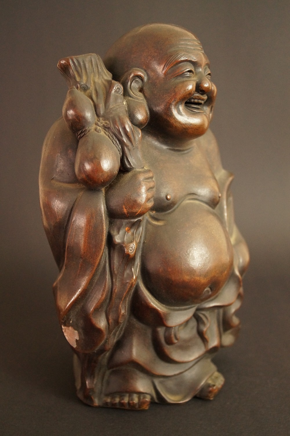 Hotei Bizen-Figur Seitenansicht 2