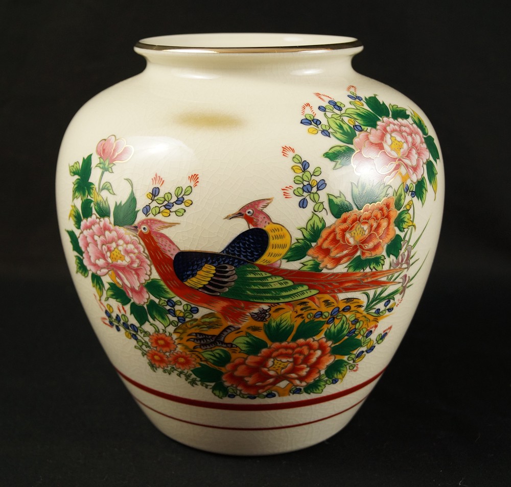 Vögel und Pfingstrosen - Japanische handgearbeitete Vase aus Kutani Porzellan