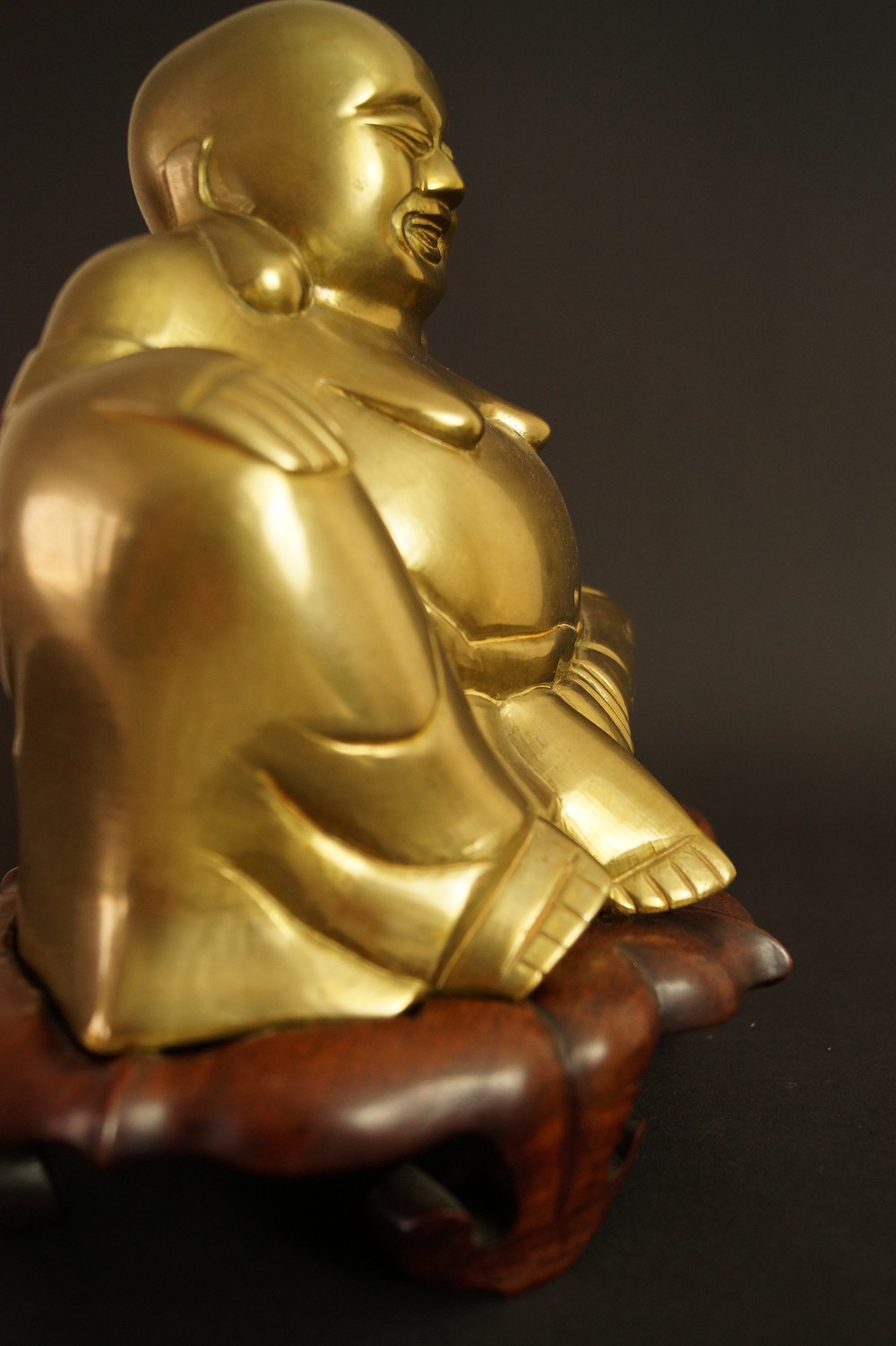 Hotei figure side view 2