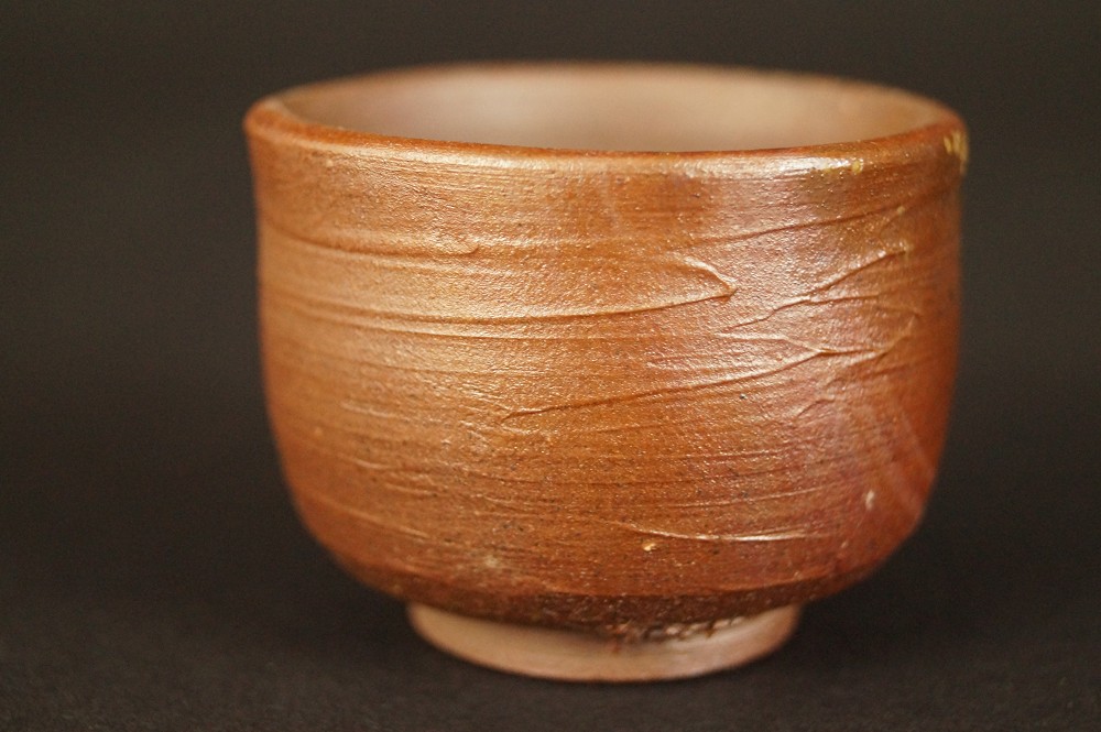 Tokkuri and guinomi made of Bizen ware guinomi front view