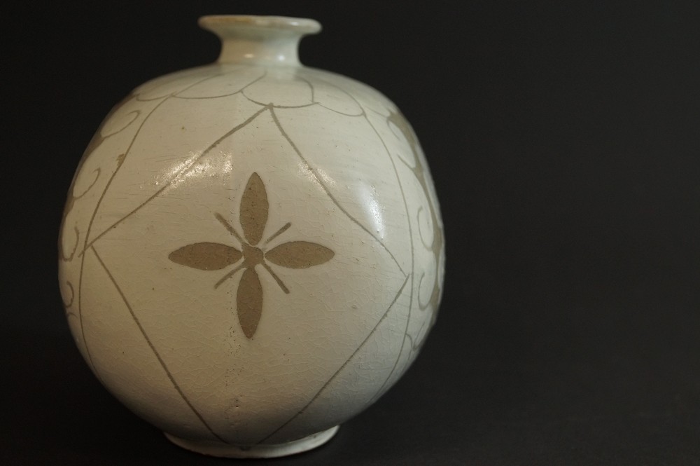 Kyoto ware vase with geometric line pattern and blossom cross side view 3