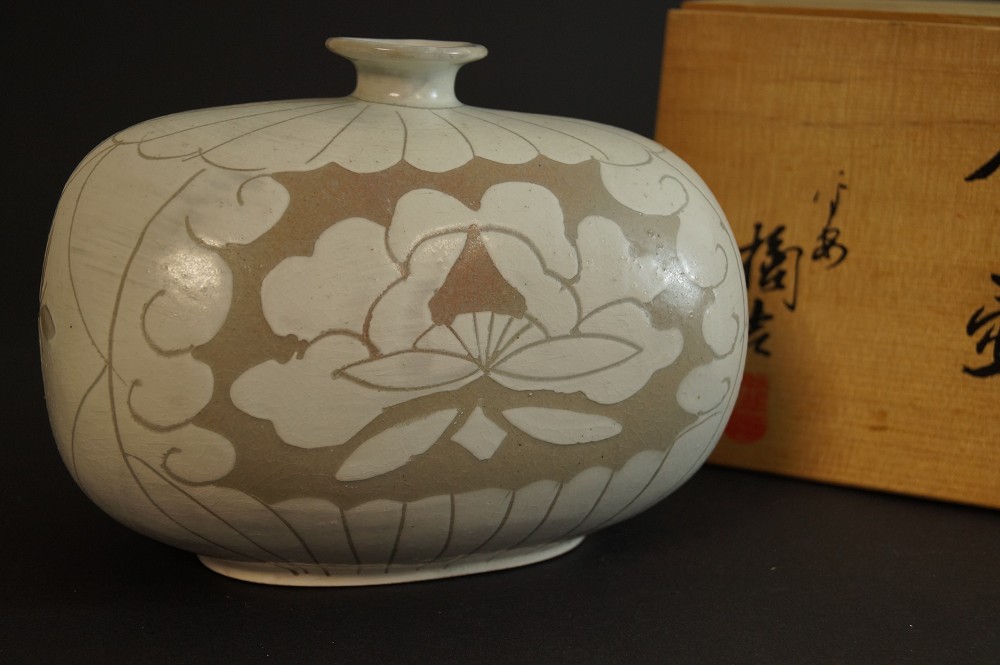 Kyoto ware vase next to inscribed storage box front view with storage box 2