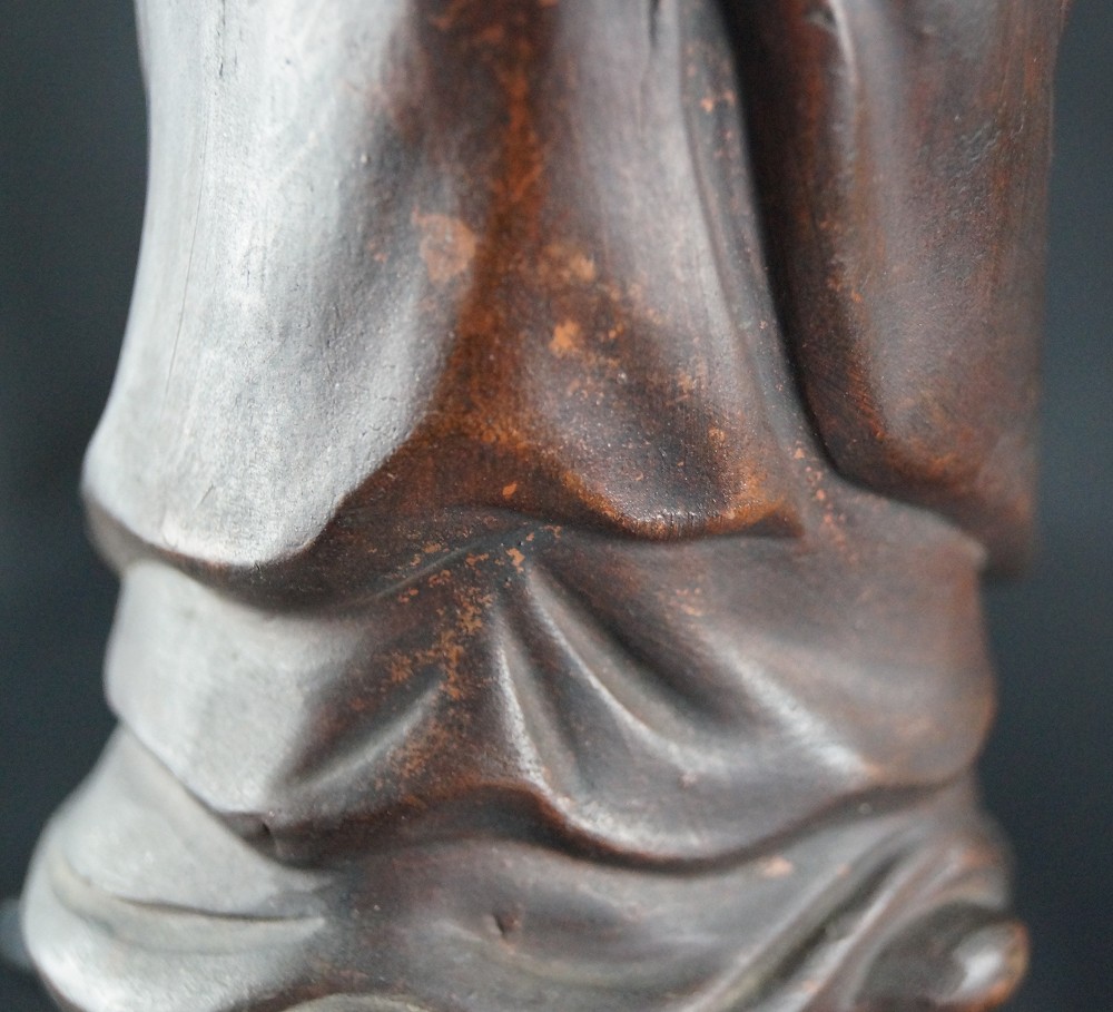 Bodhidharma Daruma fierce gaze Bizen ware robe folds close-up 5