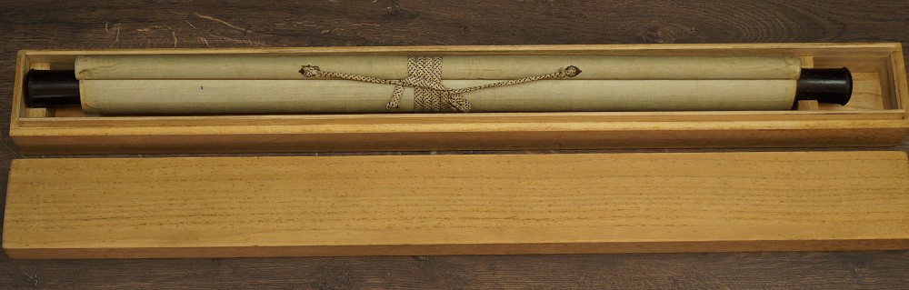 Vogel am Wasserfall Kakemono zusammengerollt in Aufbewahrungsbox