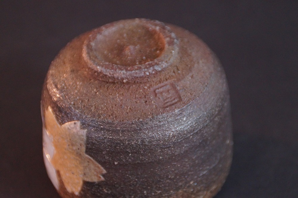 Close-up of the foot with stamped potter's mark
