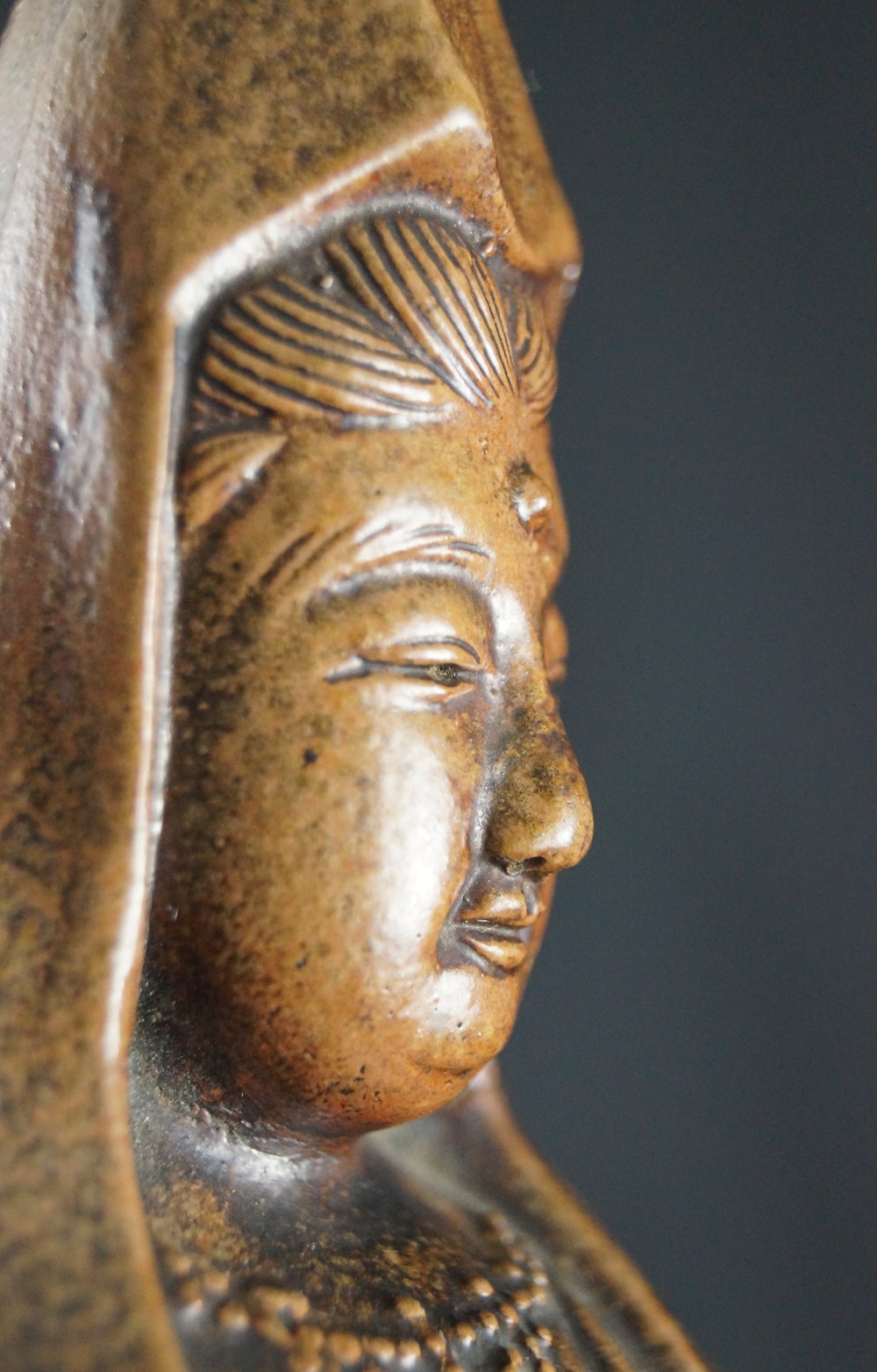 Kannon figure Bizen ware face close-up 6