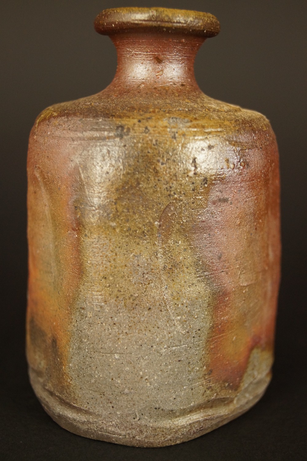 Bizen tokkuri by Harada Totsuki side view 1
