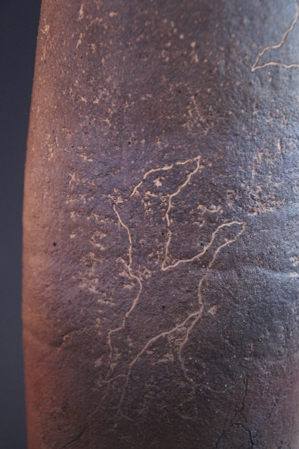Kasama vase by Kashiwa Touen Hobun glaze close-up