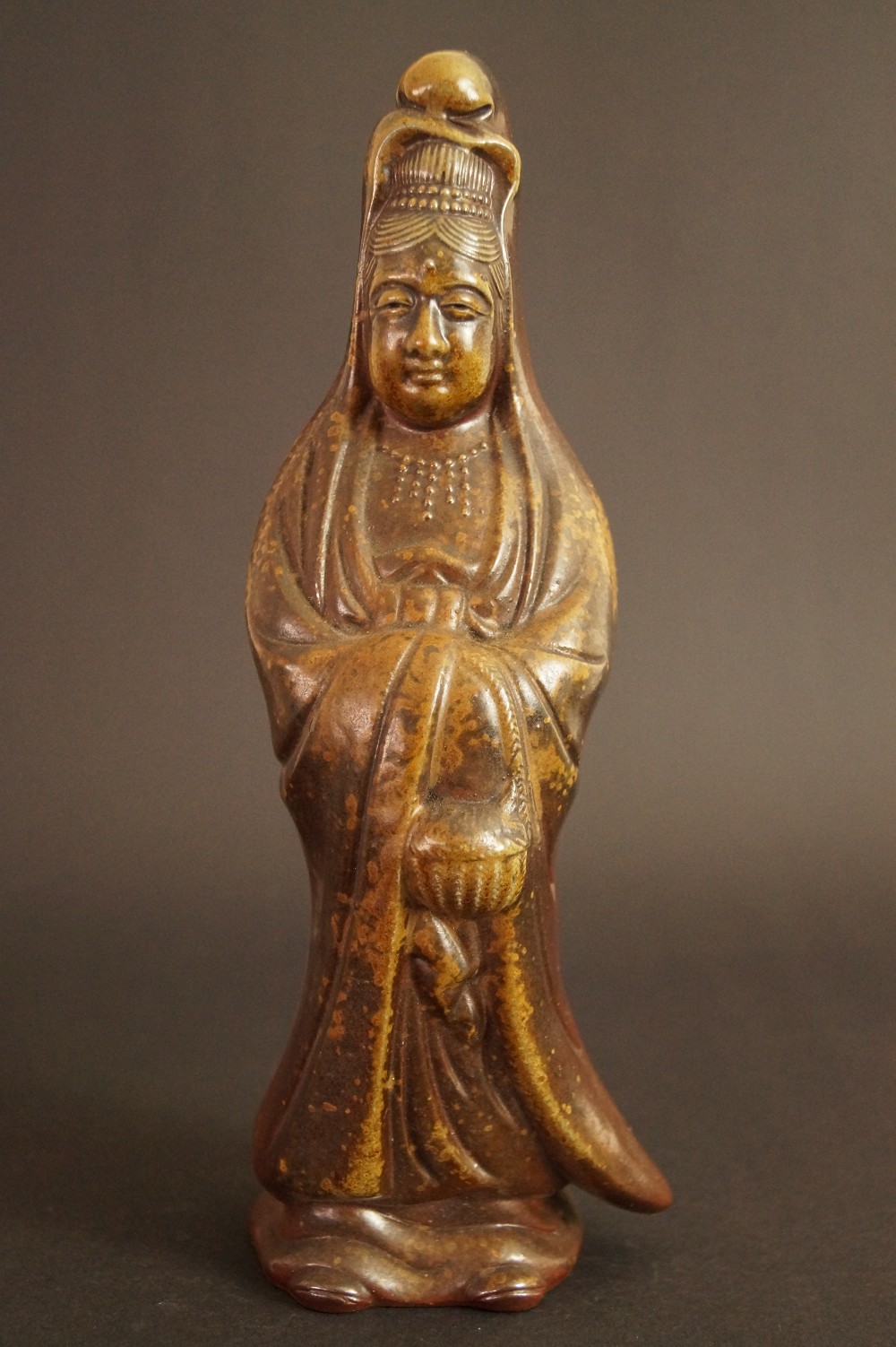 Kannon figure made of Bizen ware by Shibaoka Tsukuru frontal view