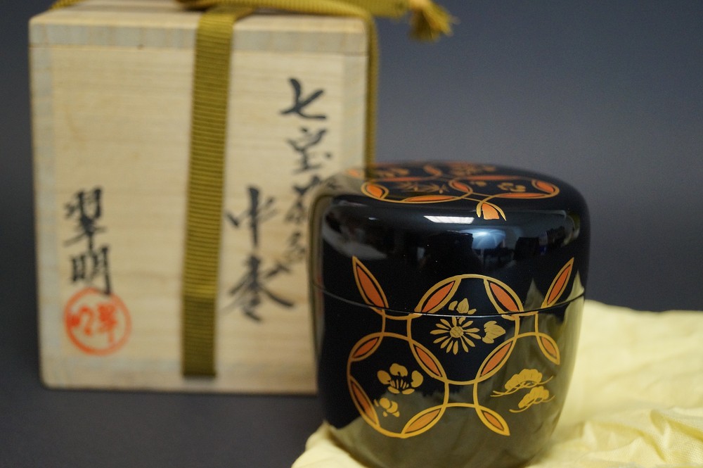 Shippo Makie Chu Natsume mit Kreismuster Frontalansicht mit Aufbewahrungsbox