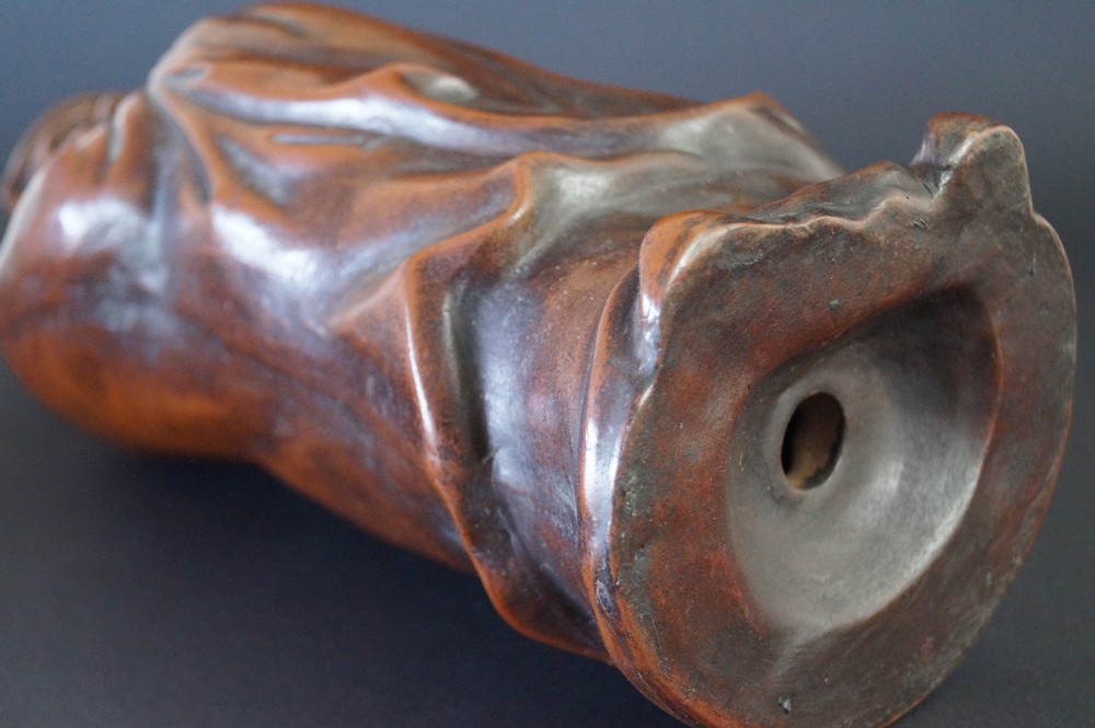 Daruma figure made of Bizen ware Base Close-Up