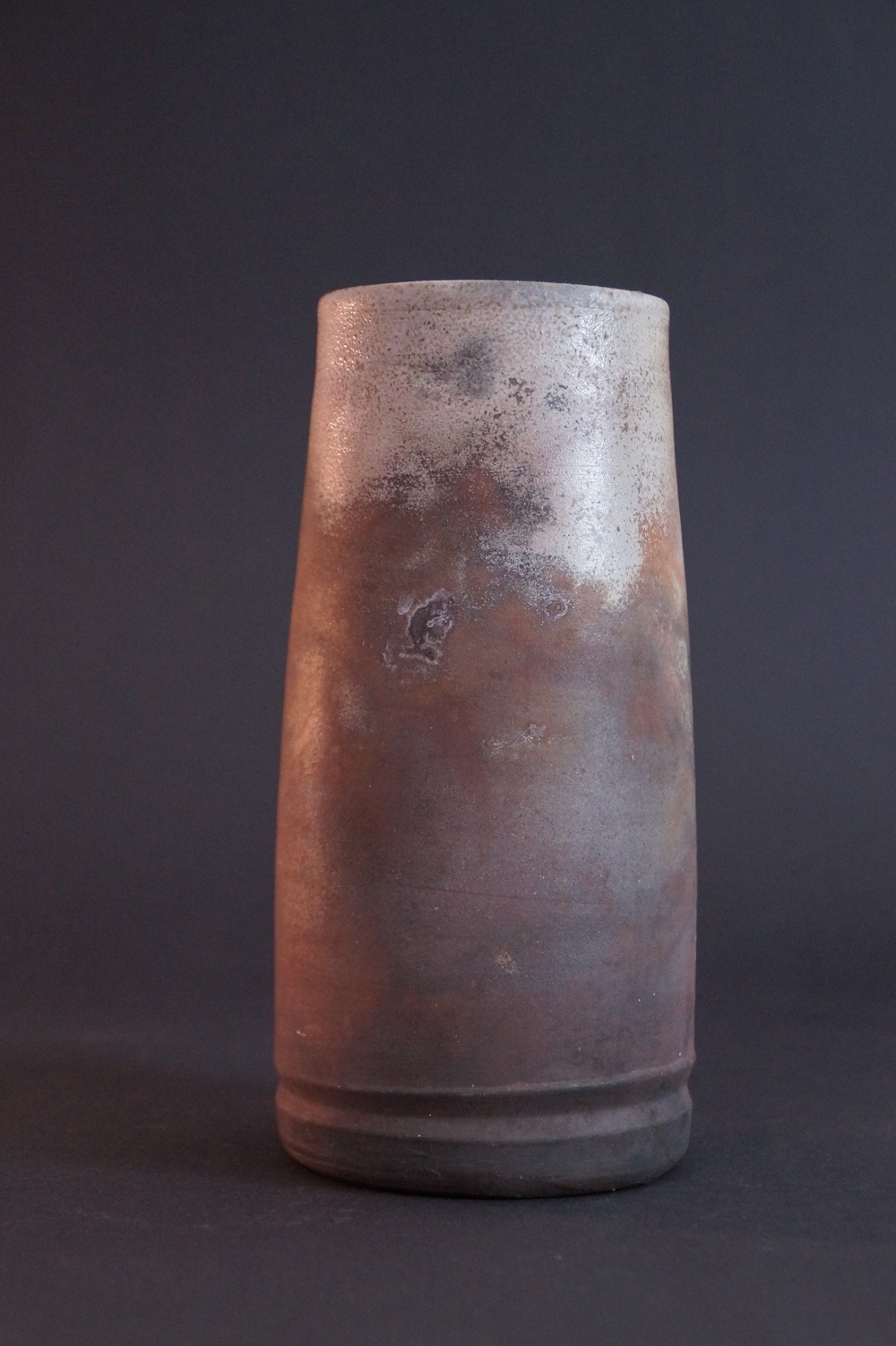 Bizen vase by Toho side view 4