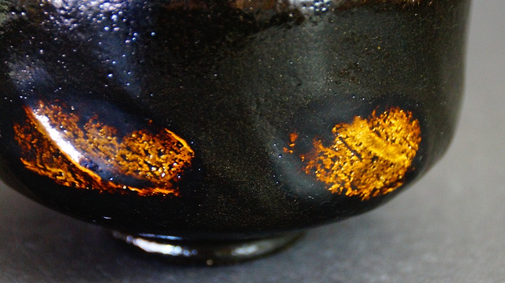 Chawan tea bowl made of Raku ware by Shoraku Sasaki glaze close-up