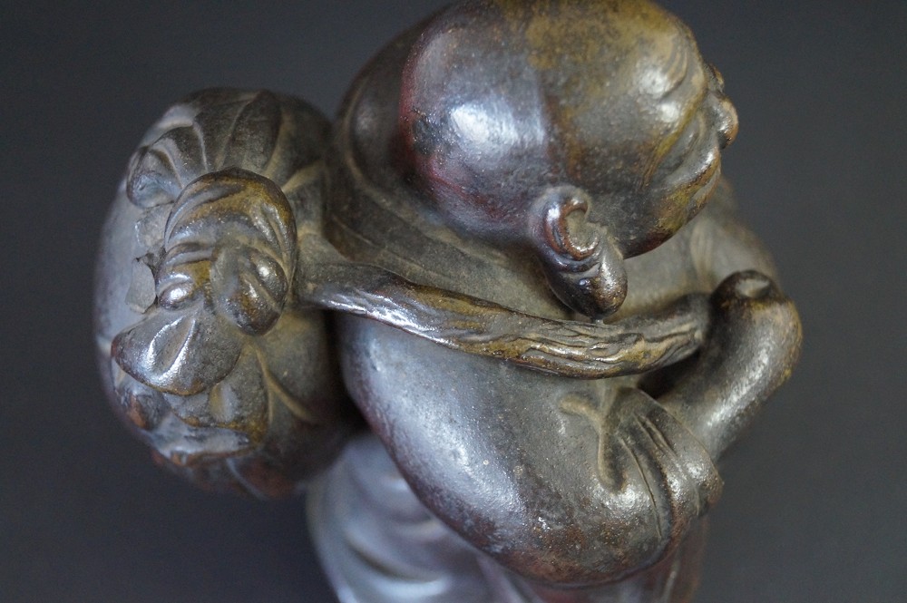 Hotei figure made of Bizen ware close-up of head