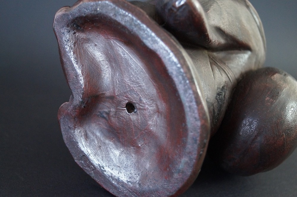 Hotei figure made of Bizen ware base close-up