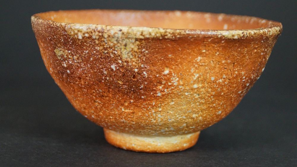Additional side view of the chawan made of Shigaraki ware with reddish-brown fire skin