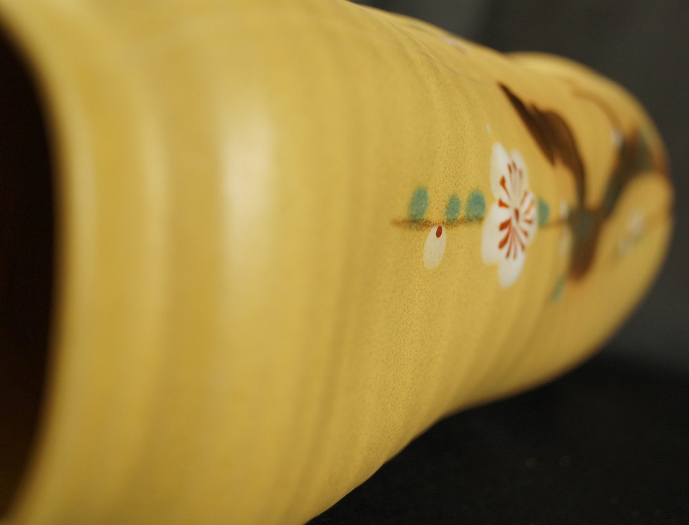 Sakura Vase Motif Close-Up 4