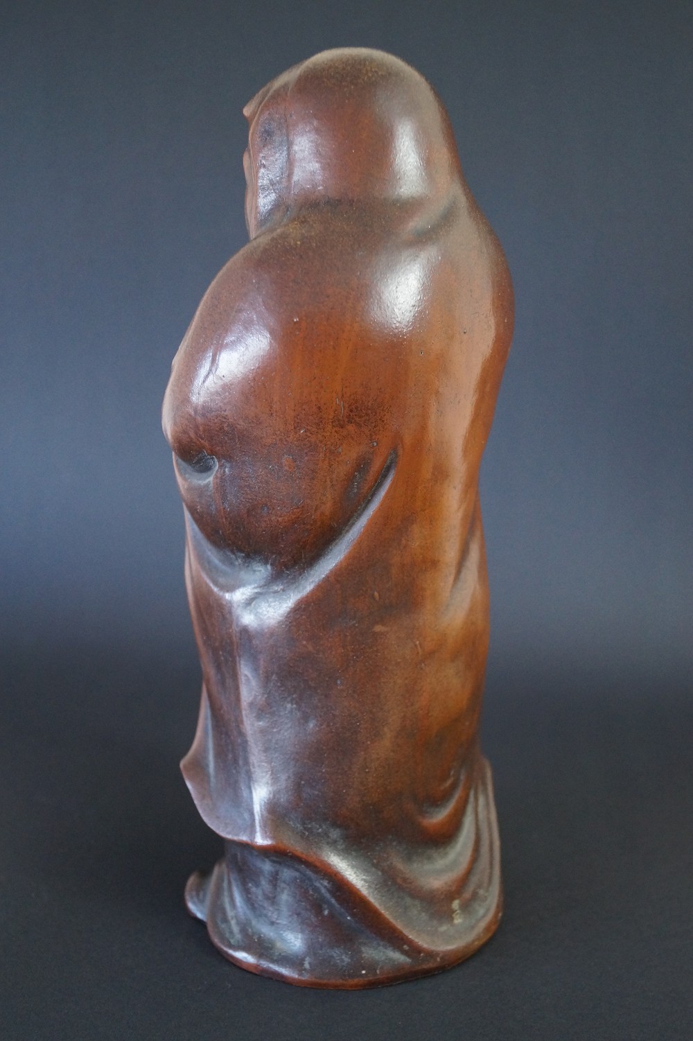 Daruma figure made of Bizen ware rear view