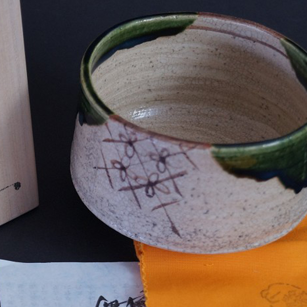 Oribe tea bowl chawan by Tetsuzan Matsumoto motif close-up preview