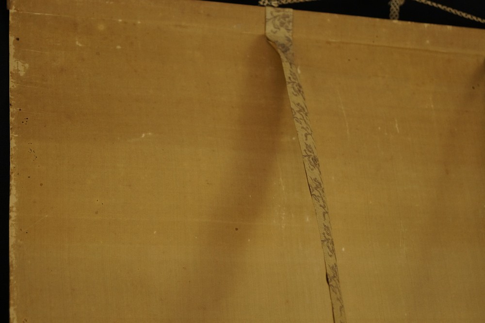 Aufhaengeband und Seidenstoff Montierungsdetail 1