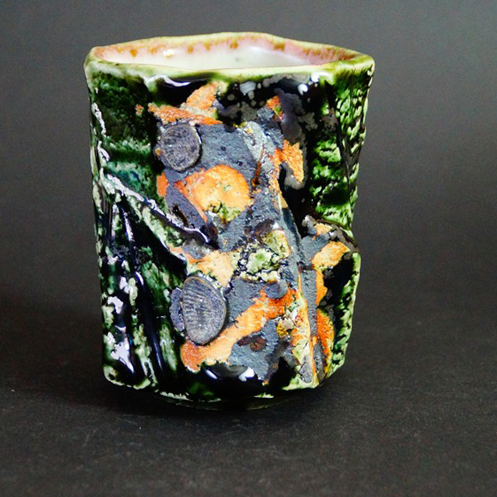 Yunomi Tea Bowl Made of Oribe Ware by Kawachi Hidetoshi Motif Close-Up Preview